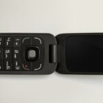 Дигиталната детоксикация: завръщането на телефоните с копчета