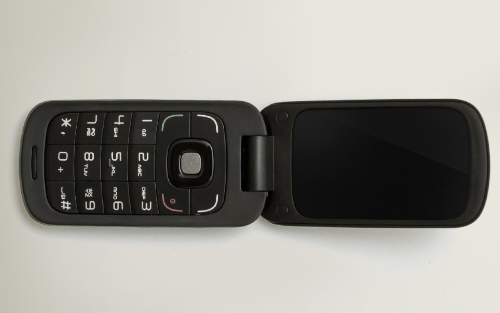 Дигиталната детоксикация: завръщането на телефоните с копчета