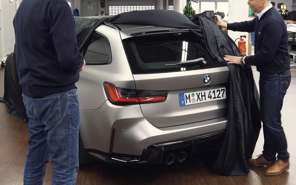 BMW вдига покривалото от първия M3 Touring