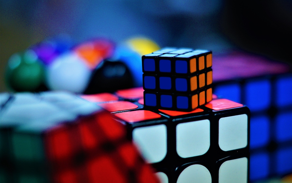 Кубчето на Рубик: от учебно помагало до световен феномен