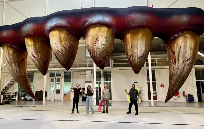Уникални зъби на сцената на Hollywood Vampires в София