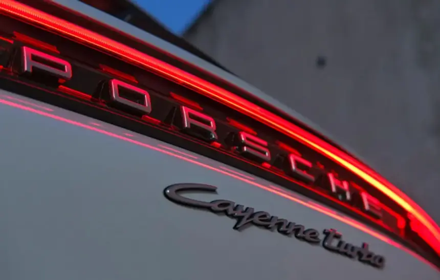 Porsche представи Turbo E-Hybrid